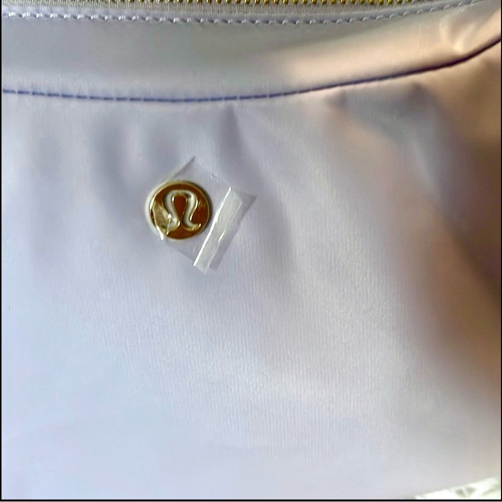 Lululemon City Essentials Shoulder Bag 4L Lavender Frost NWT - Picture 12 of 16